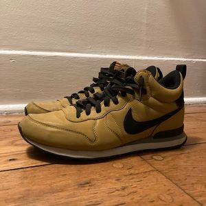 Nike Internationalist Mid Reflective Yellow